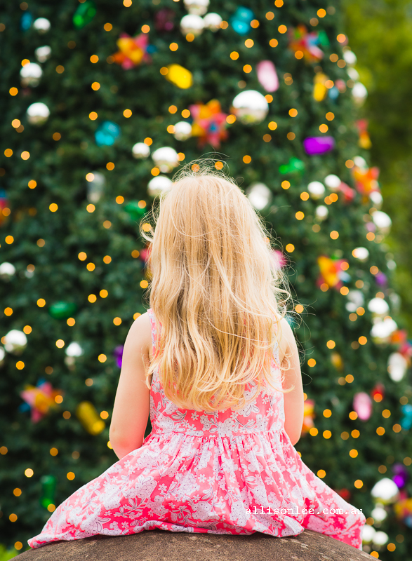 Four year old girl in front of Pyrmont Christmas tree